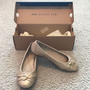 GH Bass & Co Gold Flats